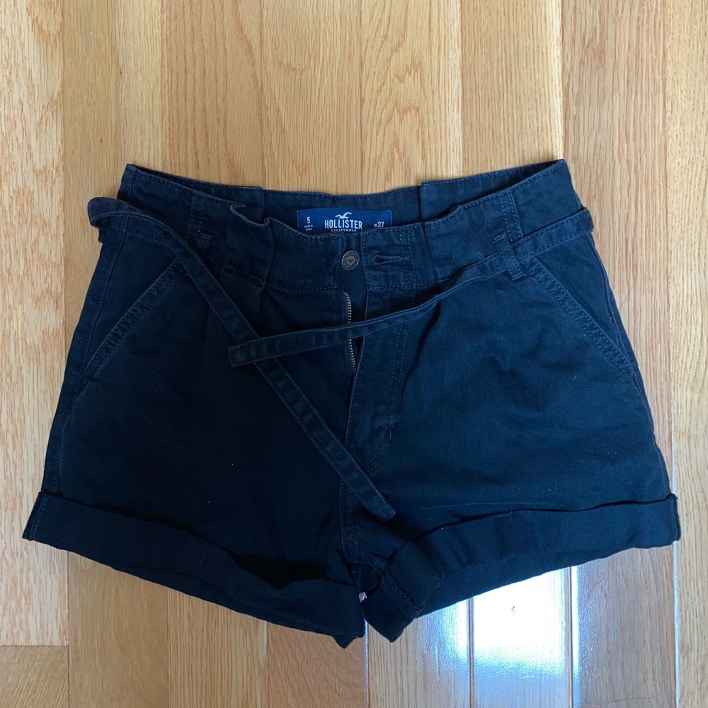 NEW UNWORN TRENDY HOLLISTER SHORTS!!🤩✨🦋